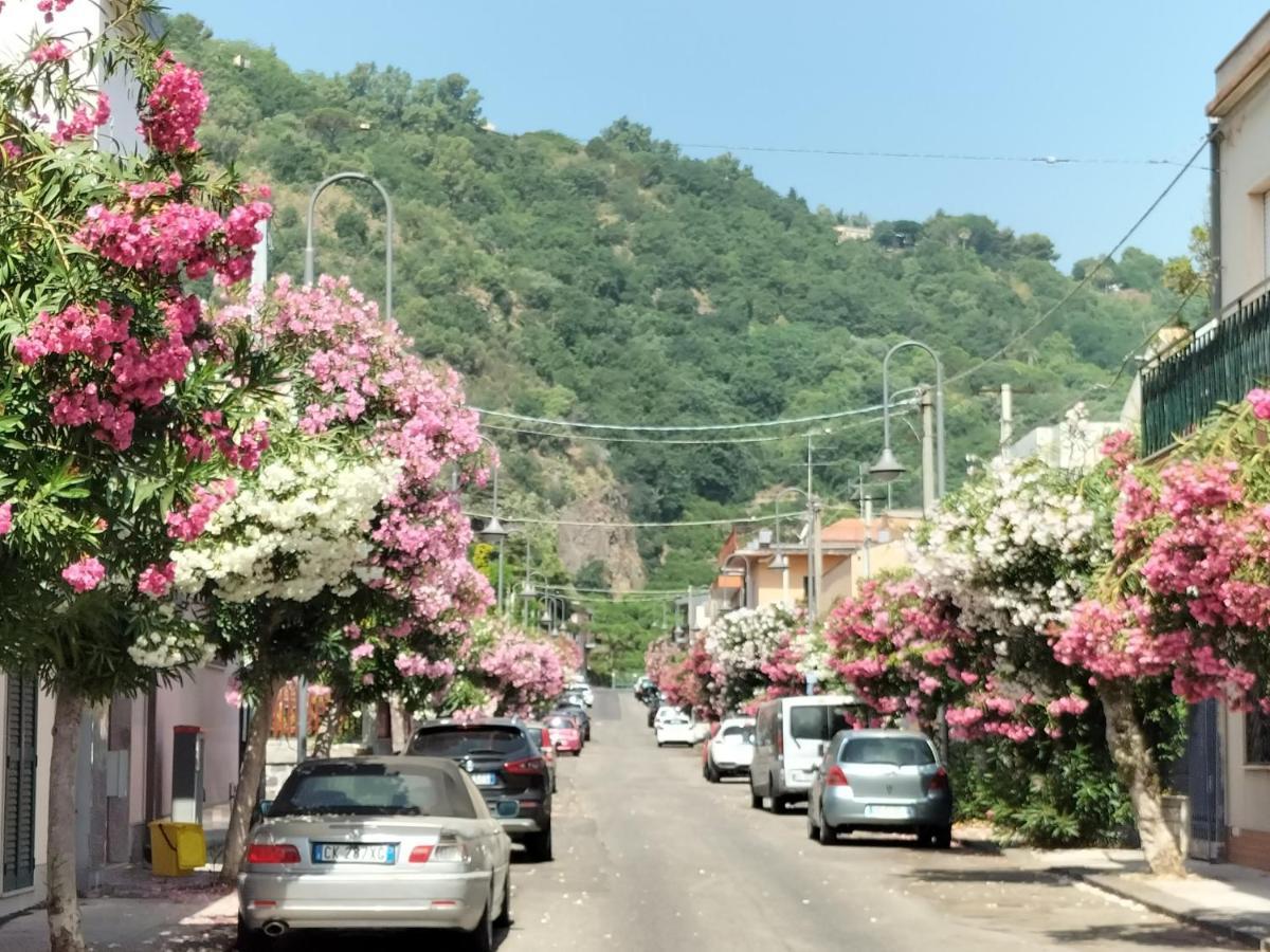 Tuttifrutti Holiday Acireale Buitenkant foto