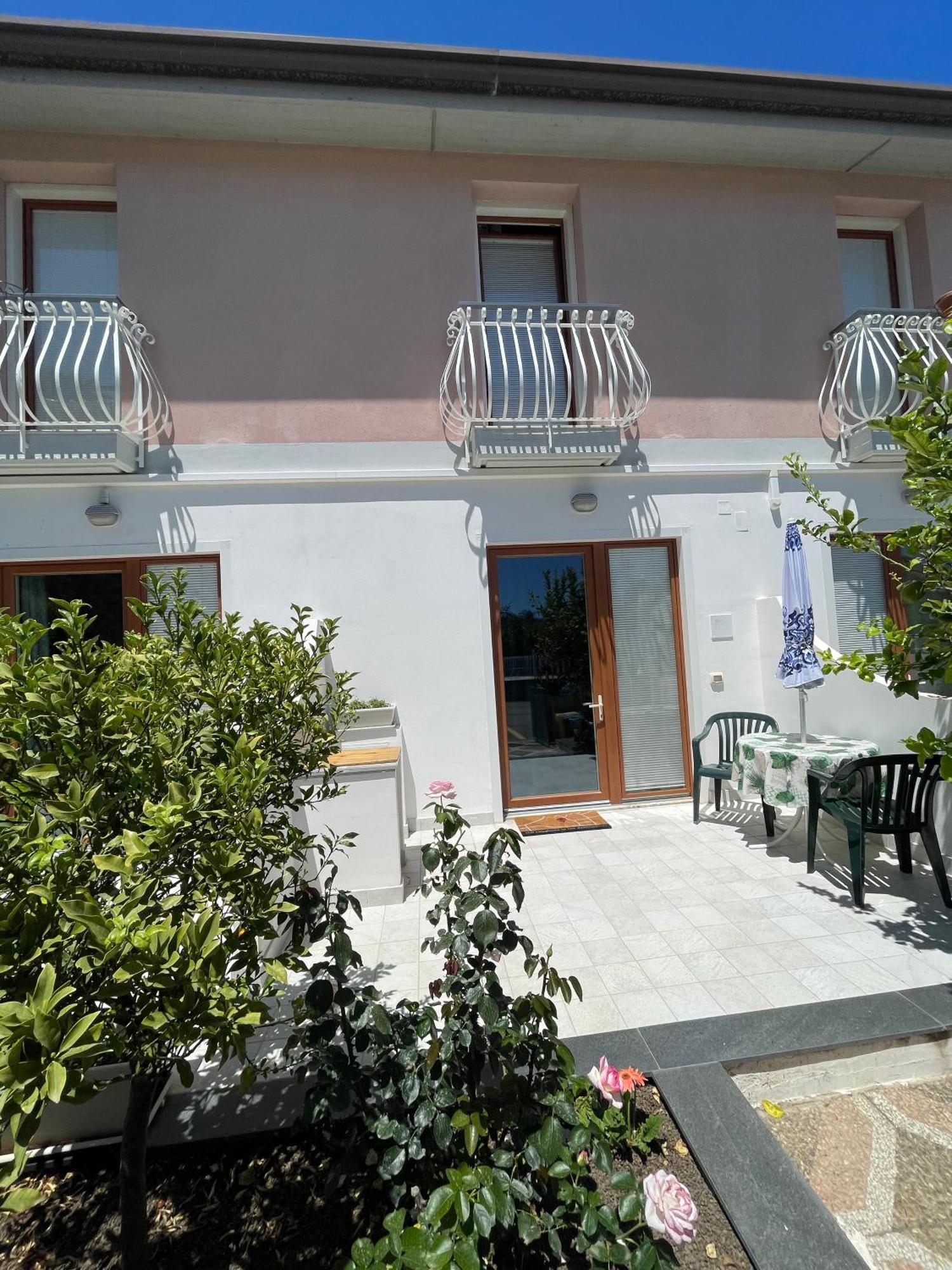 Tuttifrutti Holiday Acireale Buitenkant foto